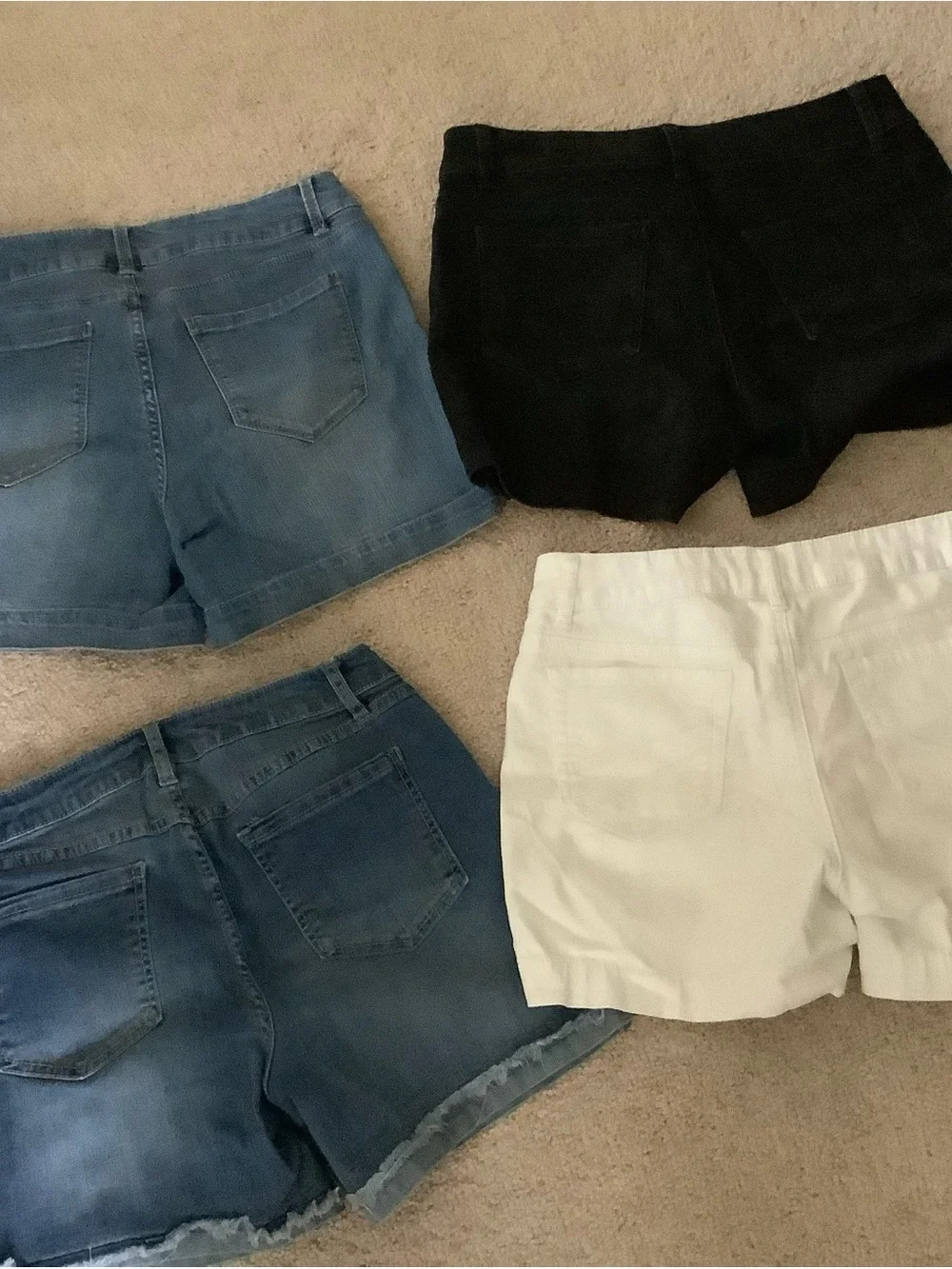 d. jeans Black and White Women's Jean Shorts 4 pairs - Picture 4 of 4